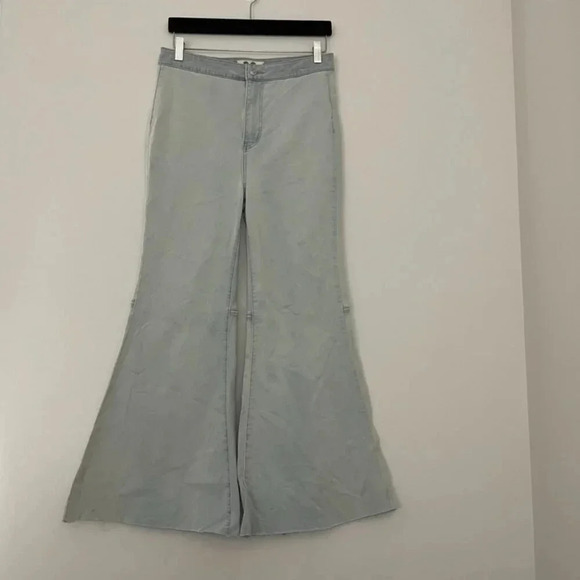 Free People We The Free Youthquake Crop Flare Jeans Bleach Out Size 29 - Picture 1 of 8